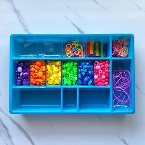 VTG Lisa Frank bead tray w/beads and strings